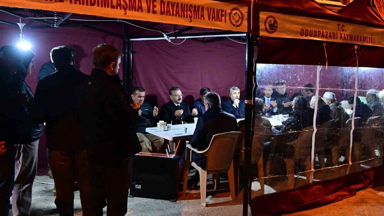 Vali Aksoy'tan Hava Uçak Bakım Üsteğmen Emre Mercan'ın Ailesine Taziye Ziyareti