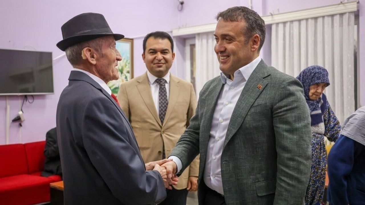 Vali Faik Oktay Sözer, Bilecik Huzurevi'ndeki emekli öğretmenlerle buluştu