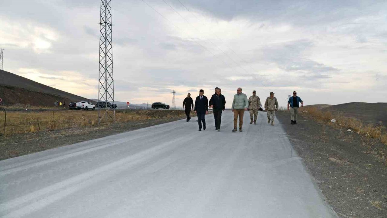 Vali Hayrettin Çiçek, Göle, Damal ve Çıldır'da Beton Yol Çalışmalarını Denetledi
