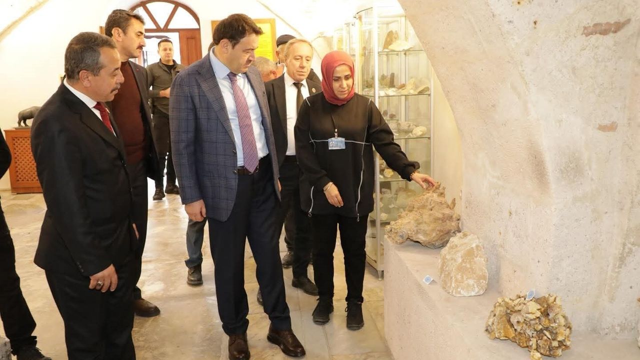 Vali Musa Işın: Jeoloji Müzesi ziyaretiyle bilimsel mekânların kent farkındalığını vurguladı