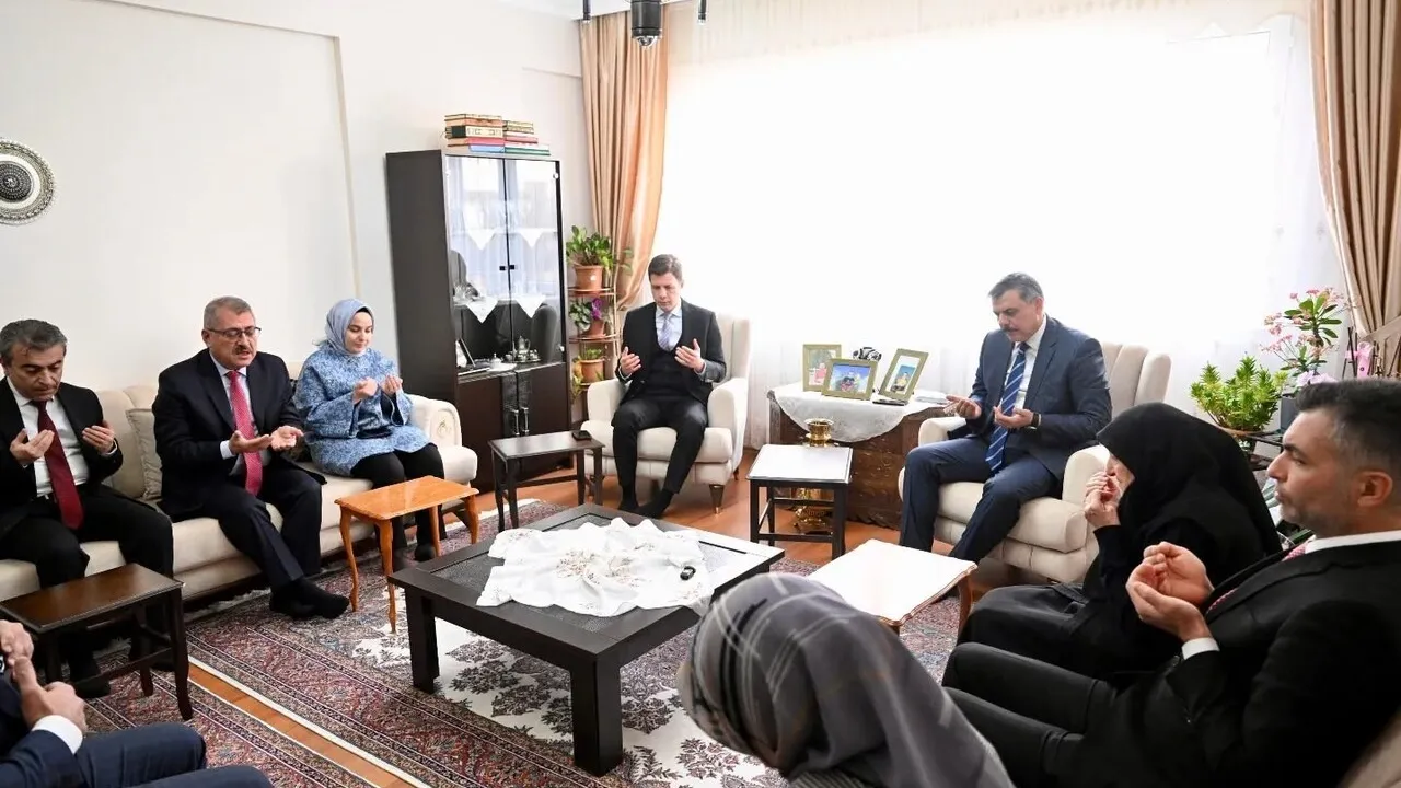 Vali Mustafa Çiftçi'den Erzurum'da Üsteğmen İsmail Aksu'nun Ailesine Vefa Ziyareti