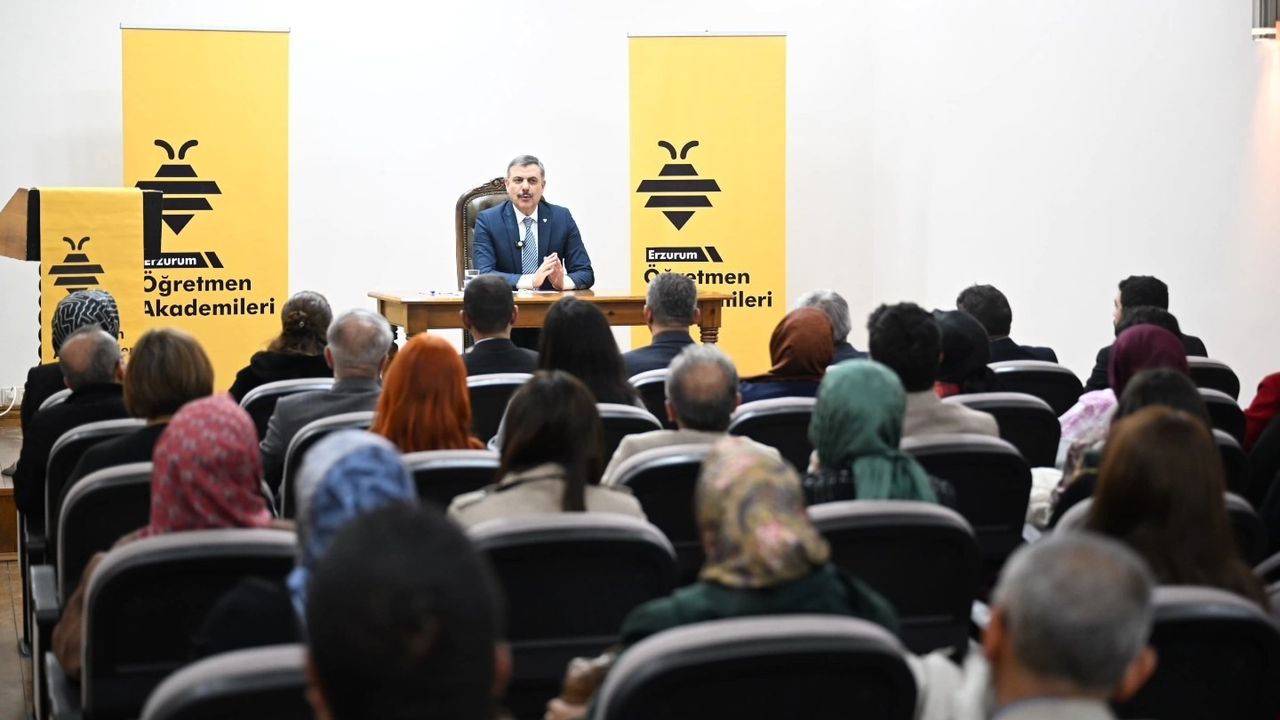 Vali Mustafa Çiftçi, 'Öğretmen Akademileri'nde deneyimlerini paylaştı