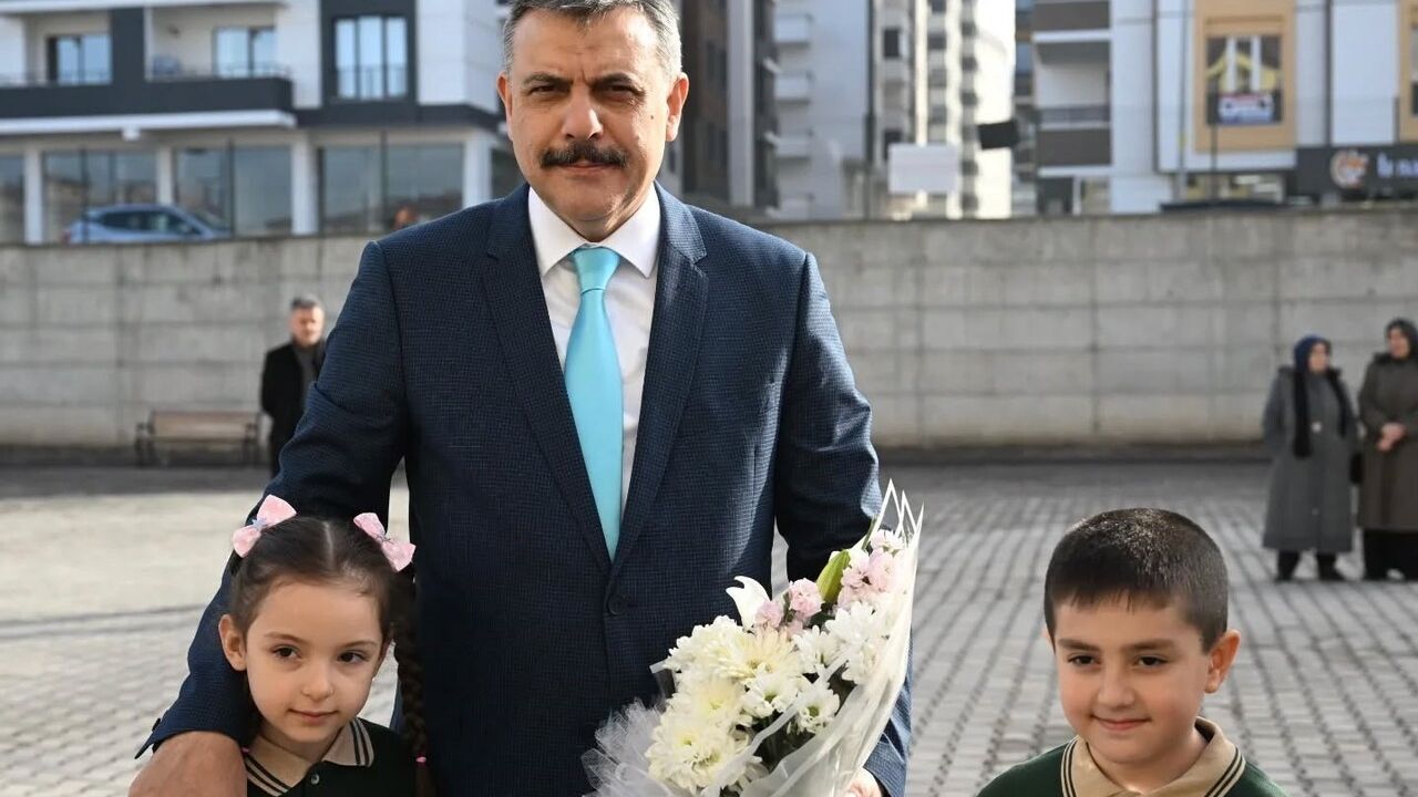 Vali Mustafa Çiftçi Şehit Taha Nergiz İlkokulu'nu ziyaret etti