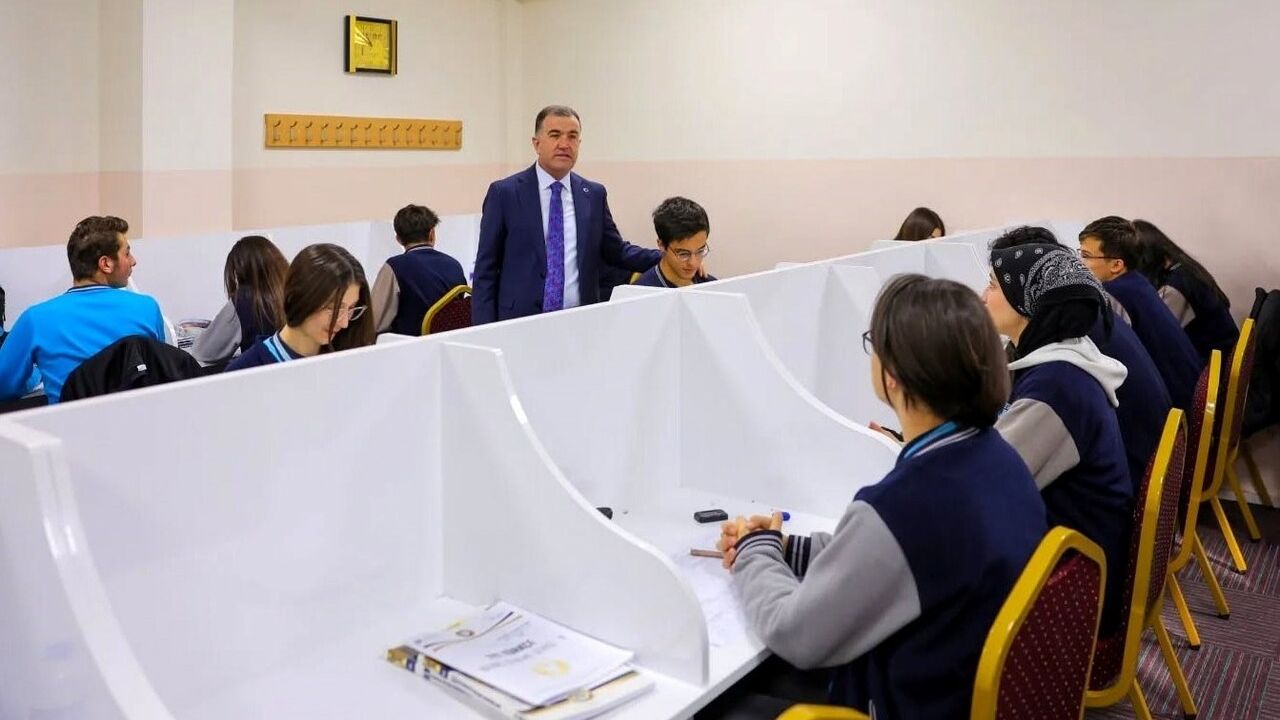 Vali Mustafa Eldivan: Gençlere zamanı verimli kullanma çağrısı