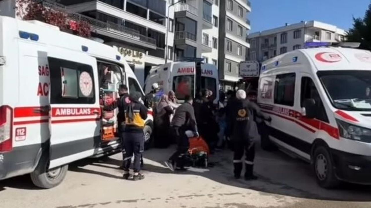 Van'da kapalı otoparktaki yangında 29 kişi dumandan etkilendi, 20'si hastaneye kaldırıldı