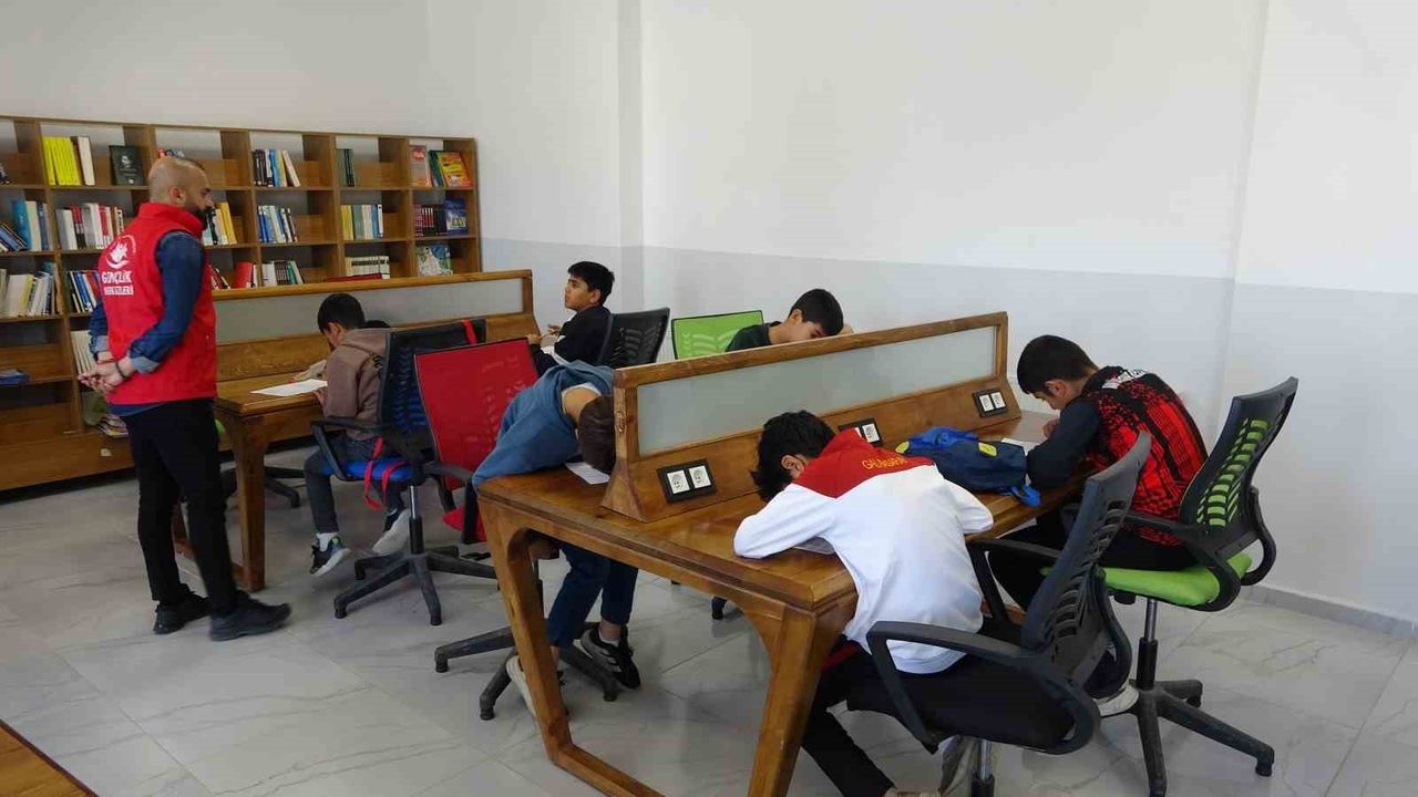 Van'da öğrenciler ara tatilde Süphan Gençlik Merkezi'nde eğitim ve yarışmayla buluştu