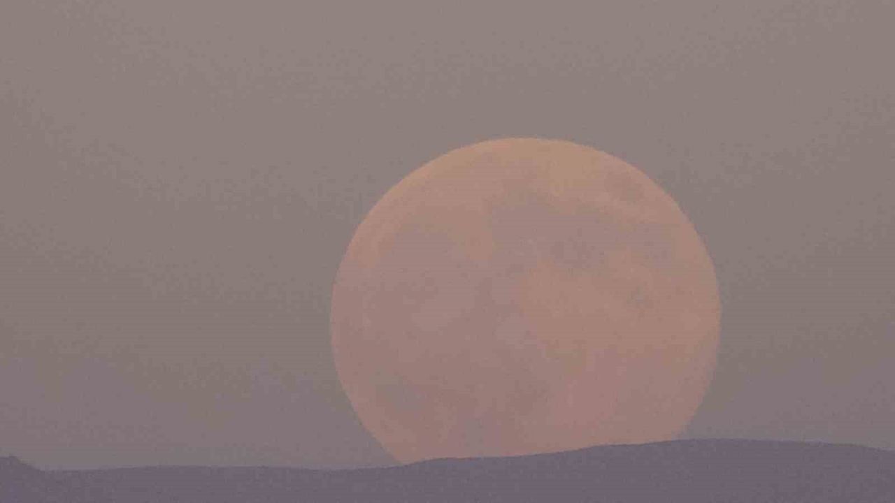 Van'da Süper Ay: Van Gölü ve Erek Dağı'nda kartpostallık görüntüler