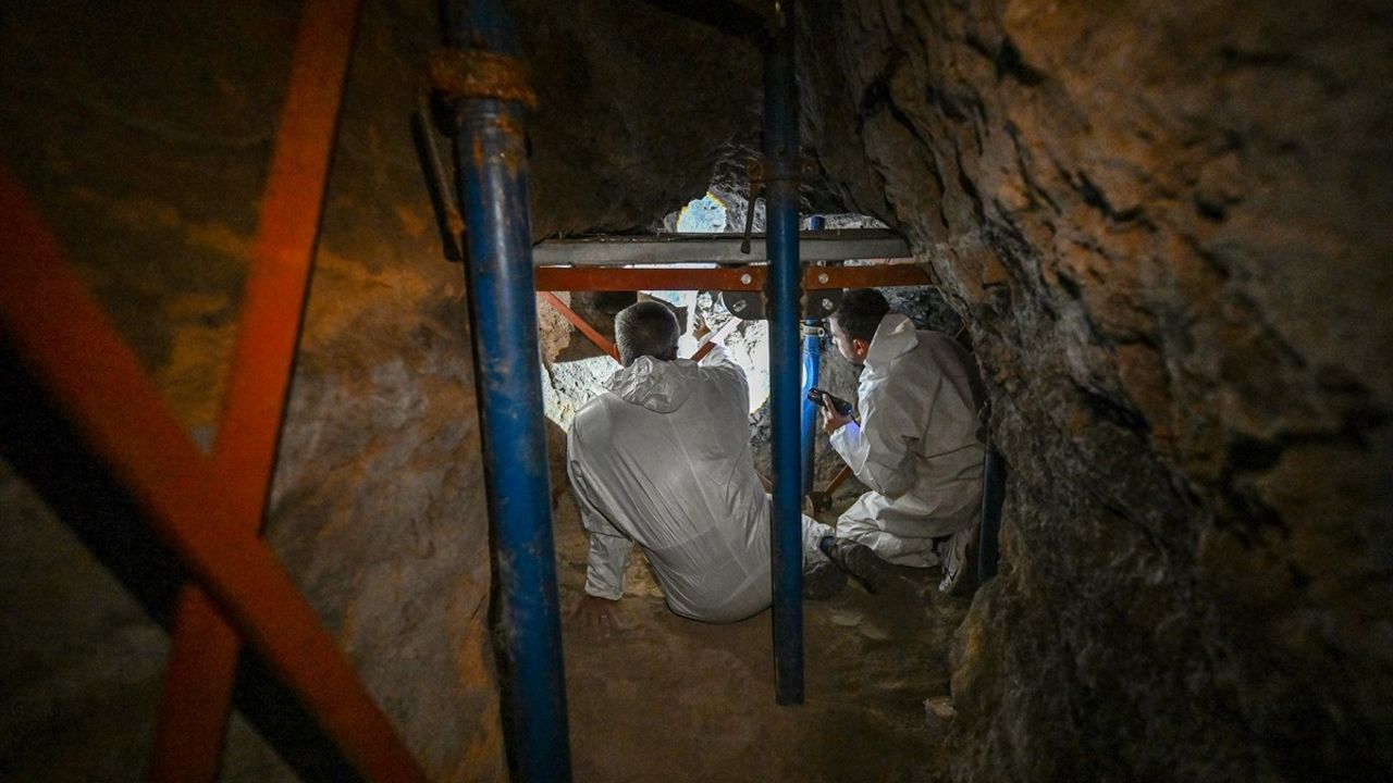 Van'da Urartulara Ait Yeraltı Duvar Resimleri Demir Destek ve Çadır Projesiyle Koruma Altına Alındı