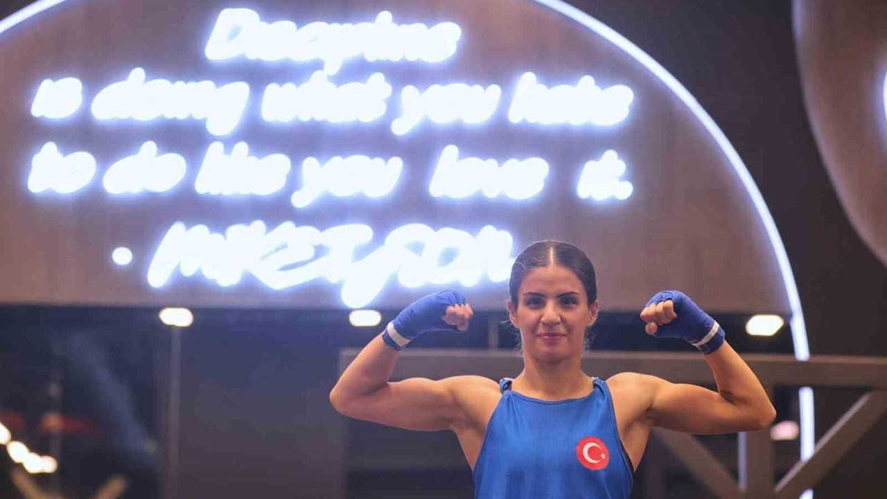 Vanlı milli boksör Evin Erginoğuz, İslami Dayanışma Oyunları'nda altın madalya kazandı