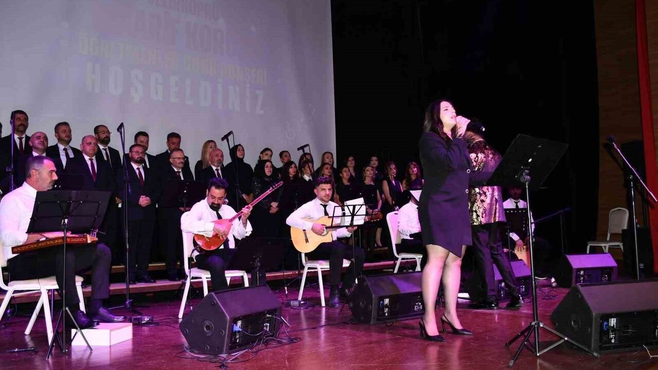 Vezirköprü'de 24 Kasım Öğretmenler Günü'ne Özel Maarif Korosu Konseri