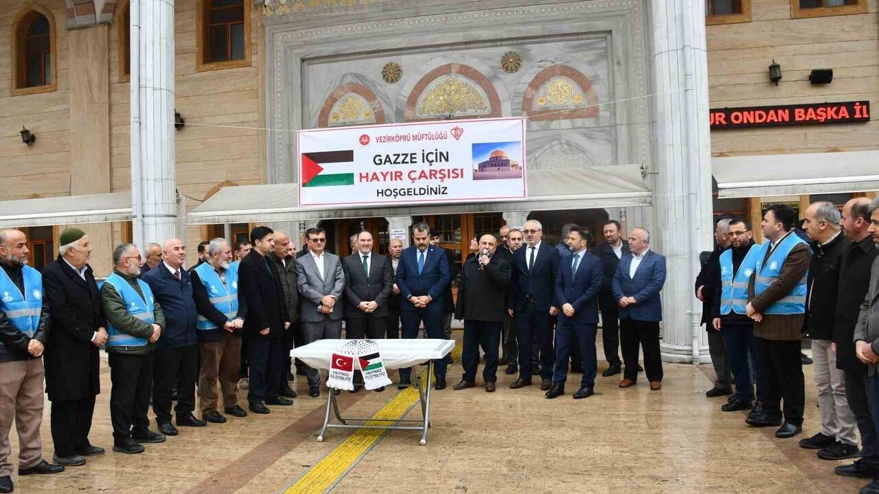 Vezirköprü'de 'Gazze Hayır Çarşısı' açıldı