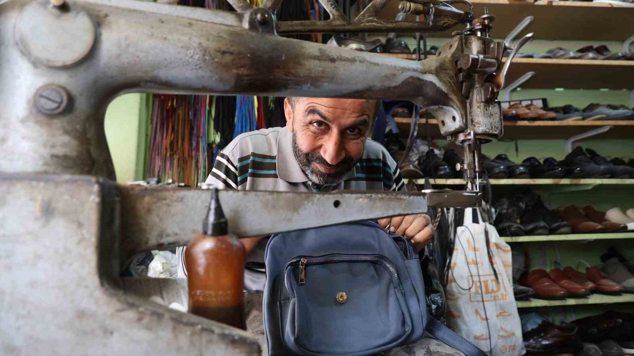 Viral olan 'Fakirin atlayışı da fakir' videosuyla gündeme gelen ayakkabı boyacısı Harun Akdoğan