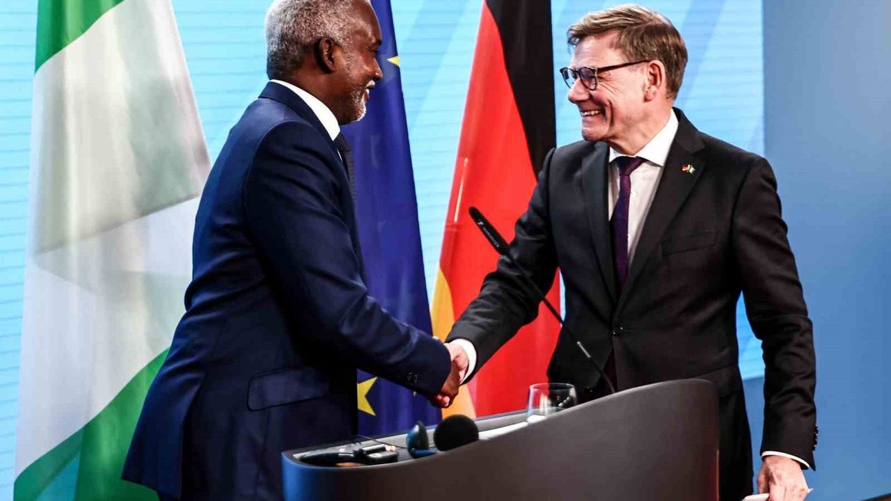 Wadephul: Suriyelilerin gönüllü dönüşü sağlanmazsa zorla geri gönderme seçeneği mevcut