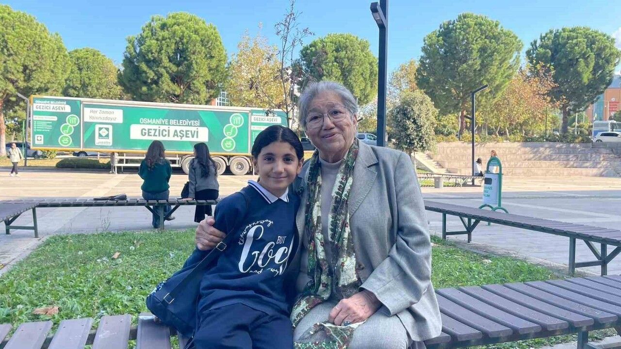 Yaşar Kemal anısına 'Kuşlar da Gitti' Uluslararası Posta Sanatı Sergisi Osmaniye'de açıldı