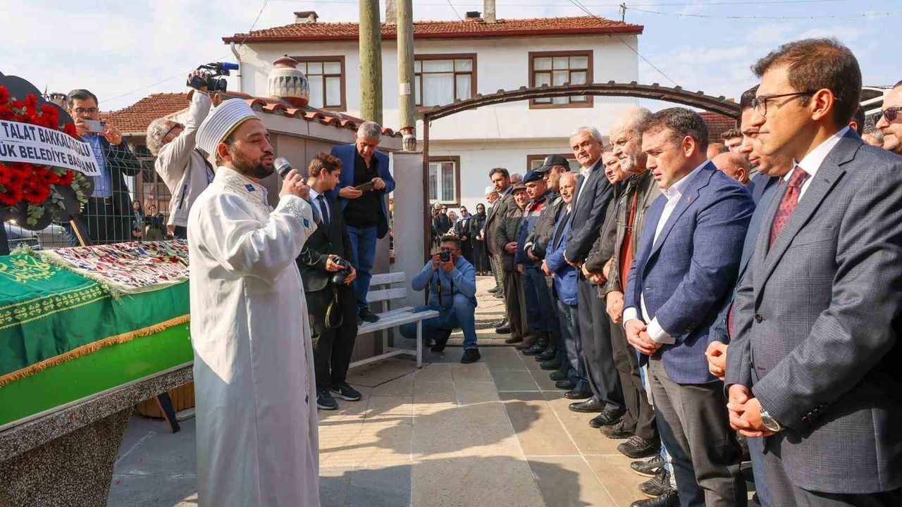 ’Yaşayan İnsan Hazineleri’ Ödüllü Çömlek Ustası Salim Yaşar Son Yolculuğuna Uğurlandı