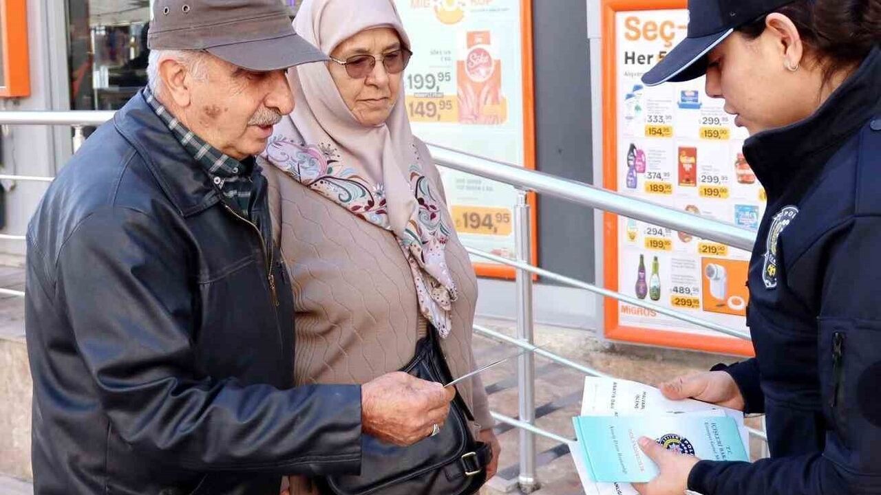 Yatağan’da Emniyetten Semt Pazarında Dolandırıcılık Uyarısı ve Bilgilendirme