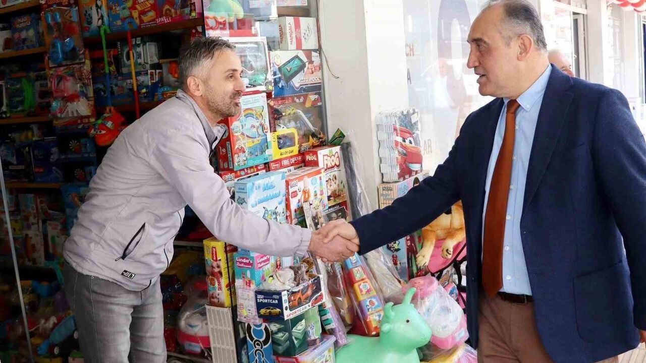 Yatağan Kaymakamı Turgay İlhan, Atatürk Caddesi'nde Esnafların Taleplerini Dinledi