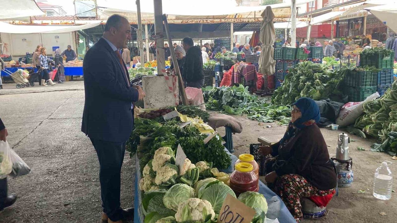 Yatağan Kaymakamı Turgay İlhan Çarşamba Pazarı’nda Vatandaş ve Esnafla Buluştu