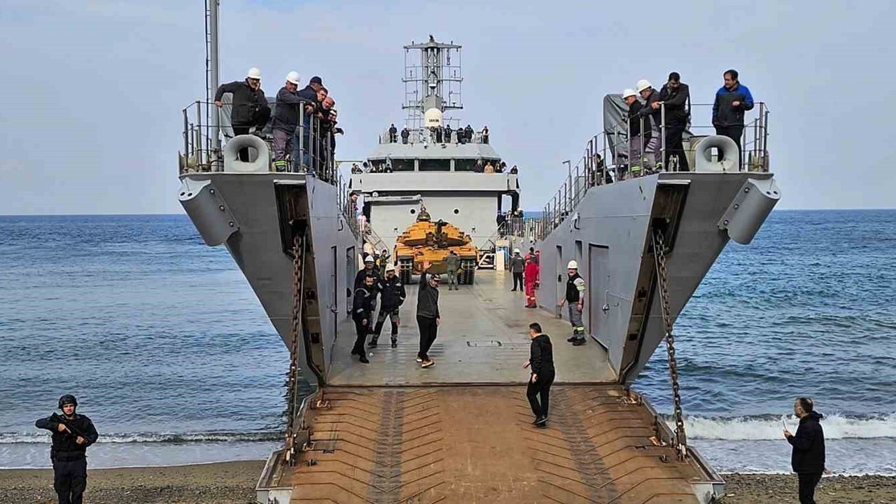 Yeni Tip Çıkarma Gemisi Ç-159 Yalova Esenköy kıyısında test edildi