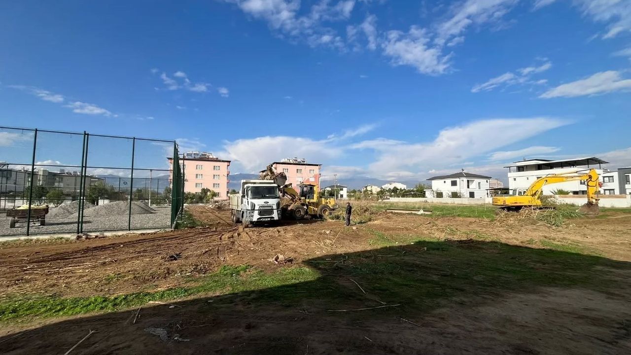 Yenipazar Çarşı Mahallesi'nde alt yapı, halı saha ve yeşil alan çalışmaları başladı