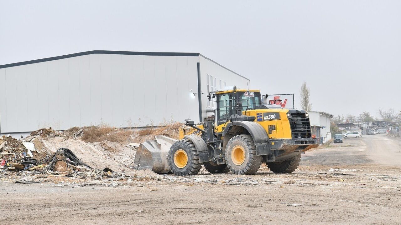 Yeşiltepe Hoca Ahmet Yesevi Mahallesi'nde Hafriyat Alanı Temizlendi