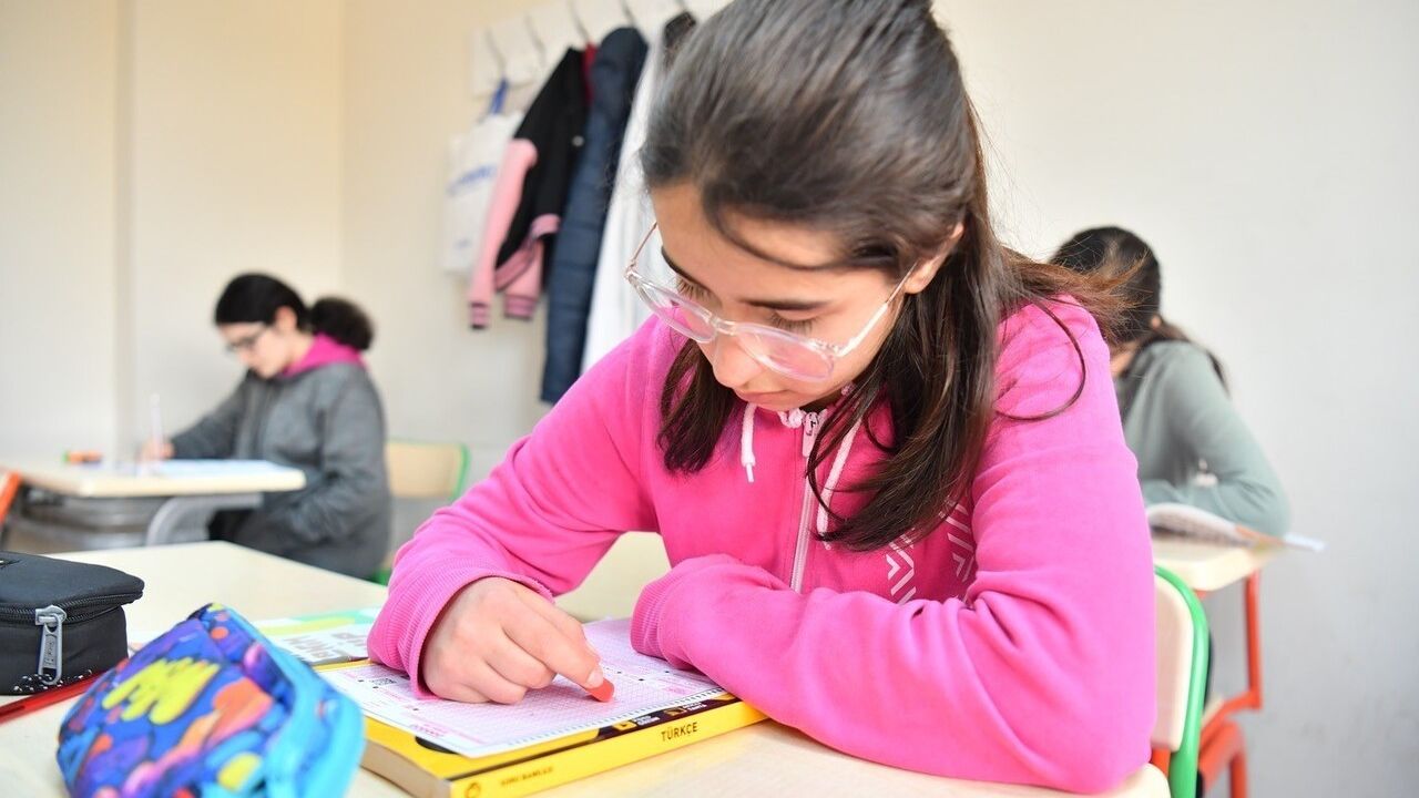 Yeşilyurt Belediyesi: LGS, DYK ve YKS Kurslarıyla Öğrencilere Ücretsiz Destek