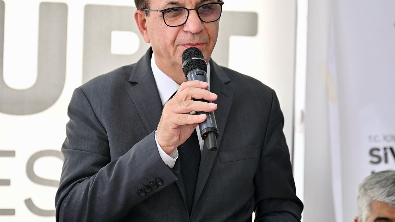 Yeşilyurt'ta 'Aile Mentörlüğü' Eğitimi Sona Erdi: 40 Rehber Öğretmene Sertifika