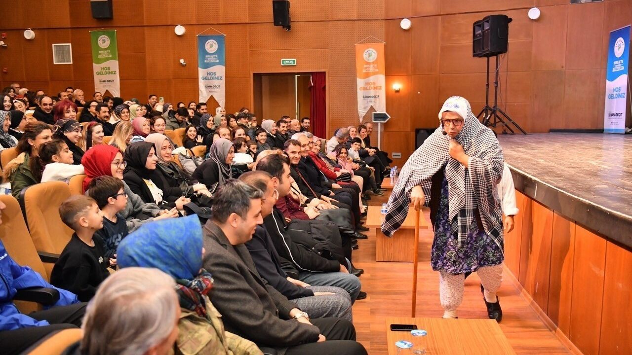 Yeşilyurt’ta 'Havlucu Memed Anlatıyor' Gösterisi Büyük İlgi Gördü