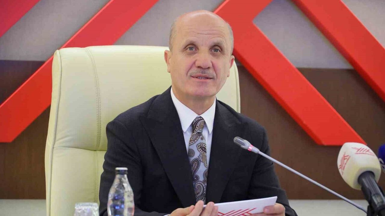 YÖK: İsteyen ve başaran öğrenciler için 3 yılda mezuniyet uygulaması önümüzdeki yıldan itibaren başlayacak