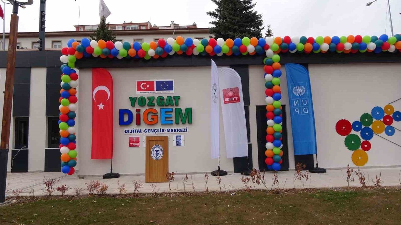 Yozgat’ta Dijital Gençlik Merkezi açıldı: Gençlere dijital beceri ve erişim imkânı