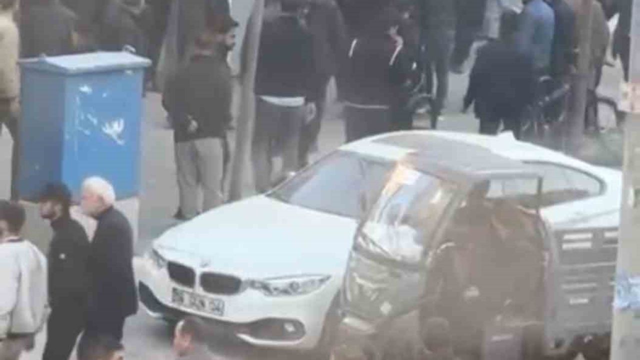 Yüksekova'da Cengiz Topel Caddesi'nde iki grup arasında kavga polis müdahalesiyle sona erdi