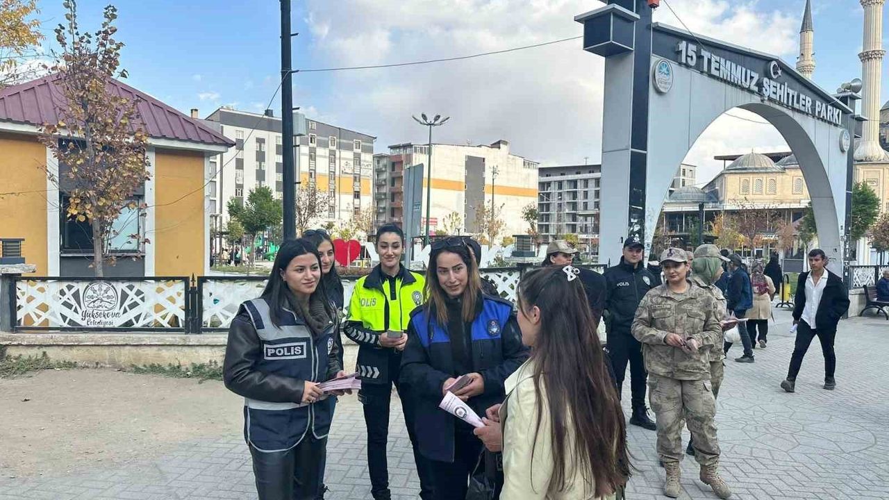 Yüksekova'da kadın görevliler sahada: Polis, jandarma, bekçi ve zabıta KADES ile bilgilendirme yaptı