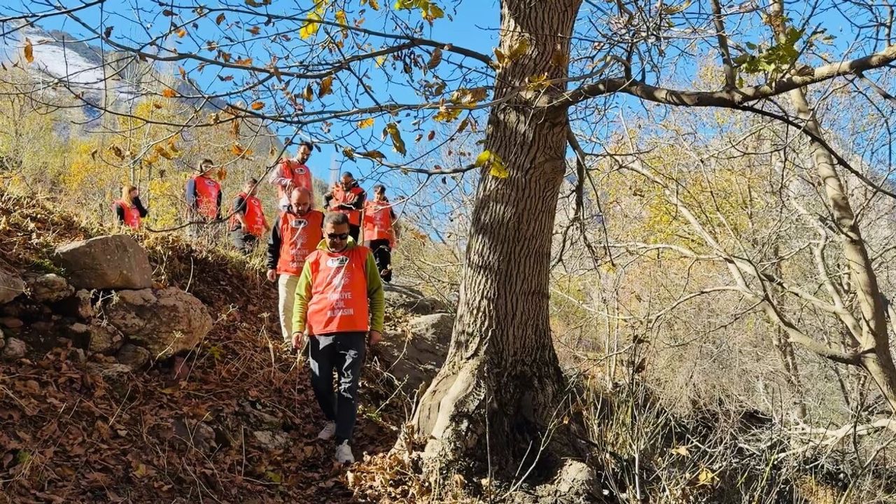 Yüksekova Yeşiltaş’ta fidan dikme etkinliği: Erozyonla mücadele için yerel dayanışma