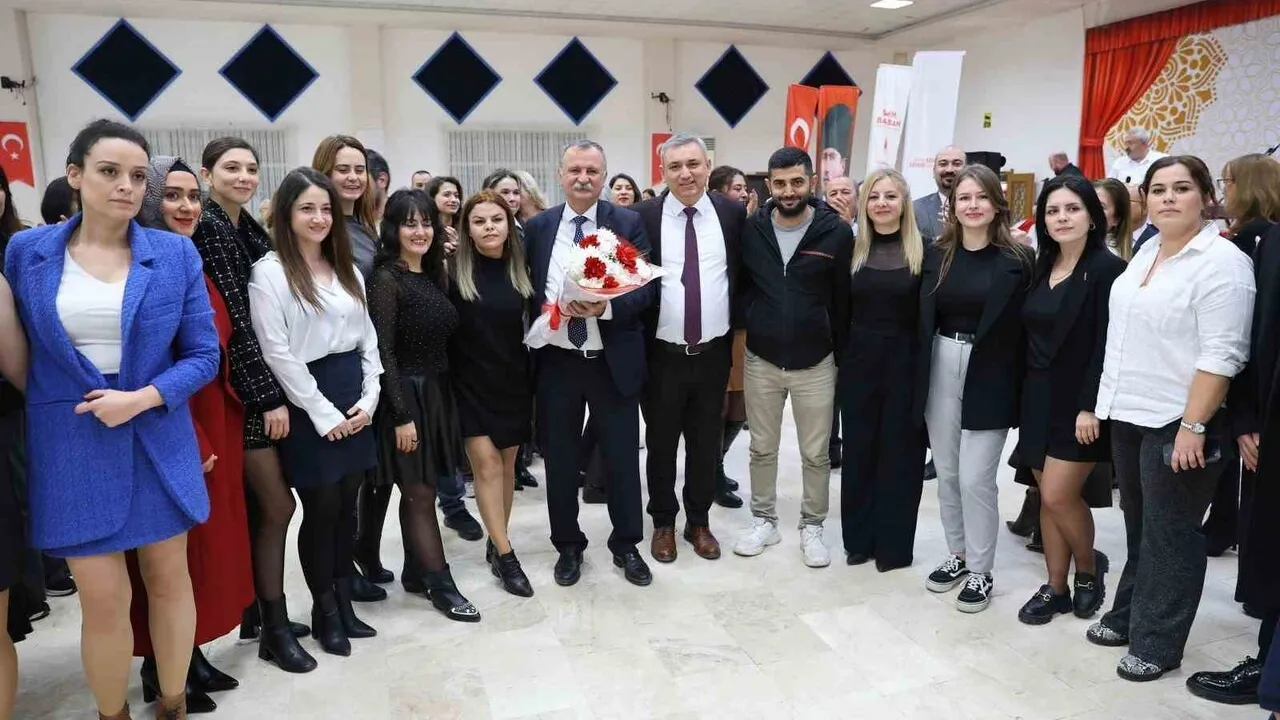 Yunusemre Belediyesi, 24 Kasım Öğretmenler Günü’nde öğretmenleri Muradiye’de buluşturdu