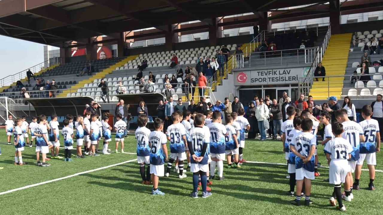 Yunusemre Belediyespor altyapı seçmeleri Tevfik Lav Spor Tesisleri’nde yoğun ilgi gördü