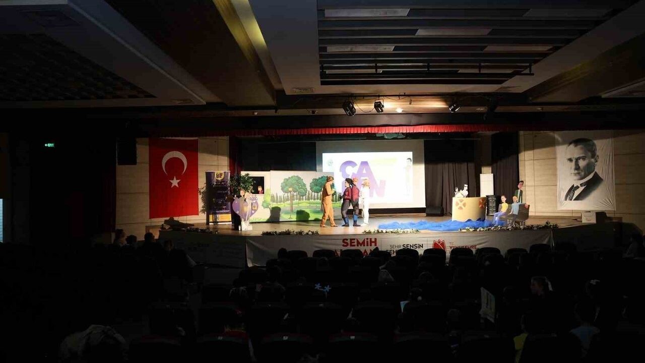 Yunusemre’de çocuklar 'İyilik iyidir' tiyatrosuyla 20 Kasım Dünya Çocuk Hakları Günü’nü kutladı