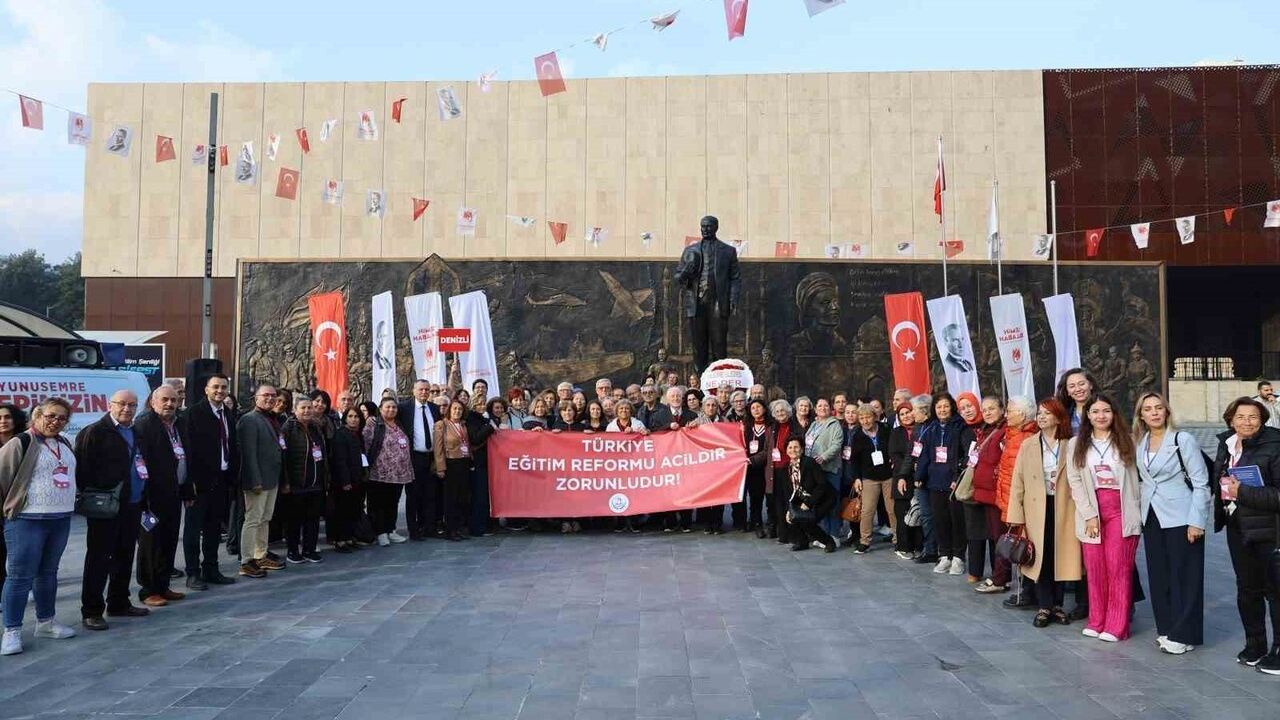 Yunusemre'de Türkiye Eğitim Reformu Çağrı Toplantısı: CHP'nin eğitim manifestosu Manisa'da açıklandı