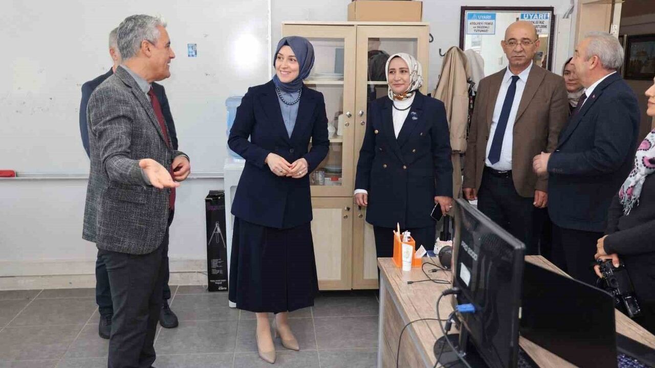 ‘Zamanın ve Zarafetin İzinde Niğde’ Sergisi İçin Hazırlıklar: Heyet Mersin Olgunlaşma Enstitüsü'nü İnceledi