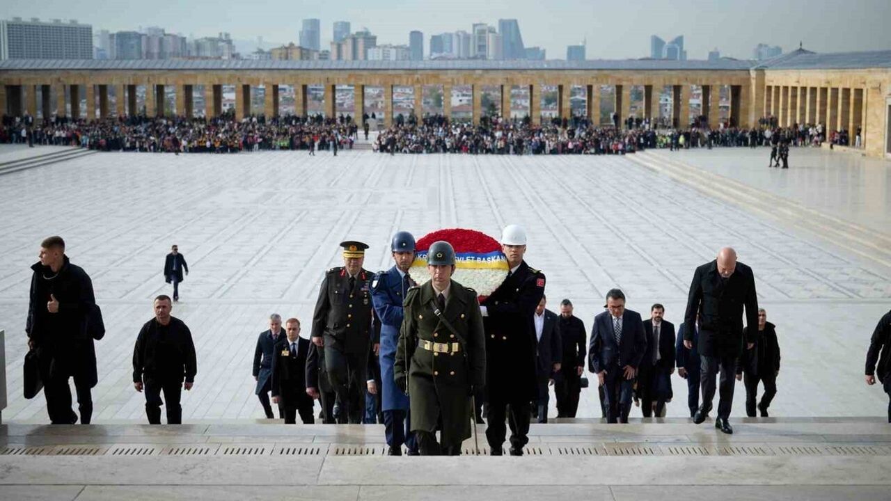 Zelenskiy Ankara’da: Anıtkabir Ziyareti ve Erdoğan ile Görüşme Öncesi Temaslar