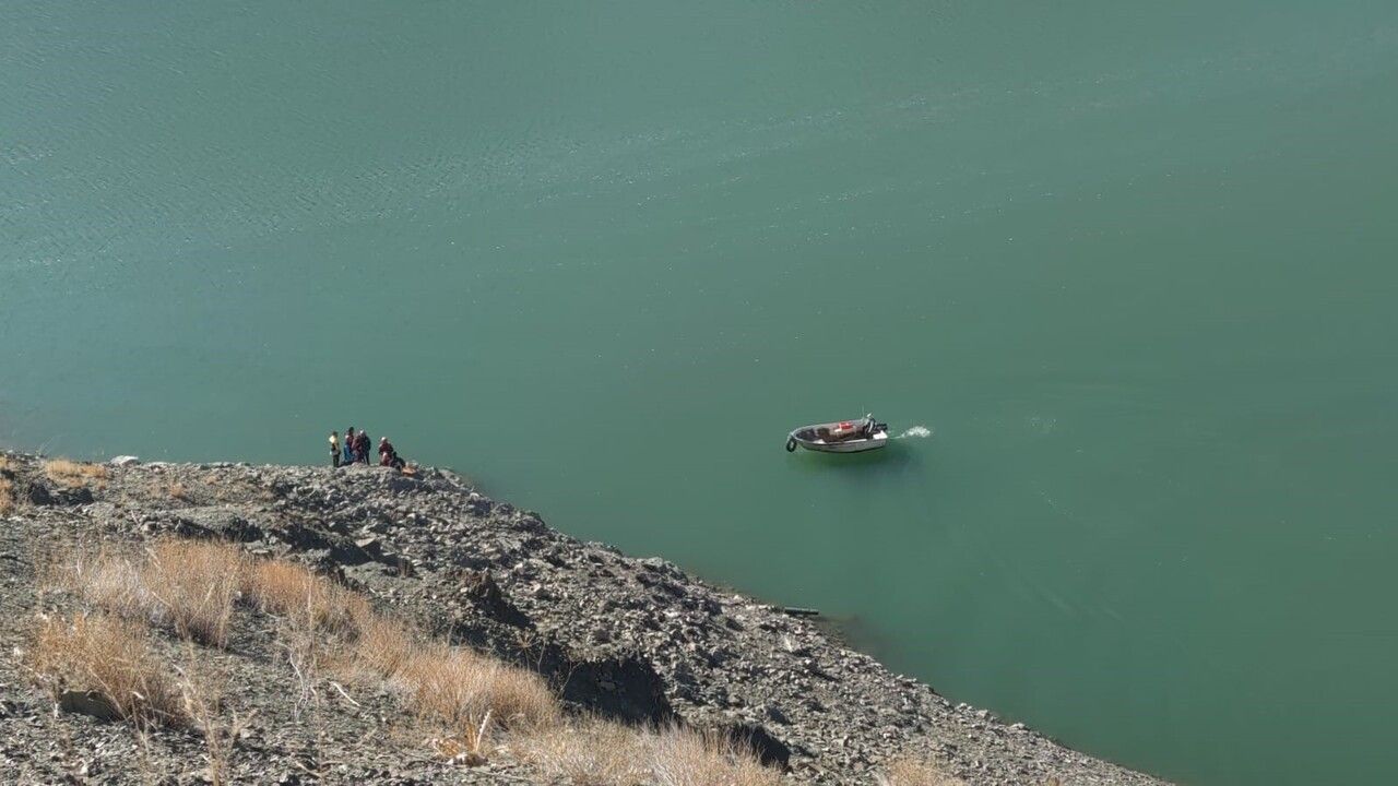 Zernek Barajı'na Araç Düştü: Gürpınar'da Arama Kurtarma Çalışmaları Başlatıldı
