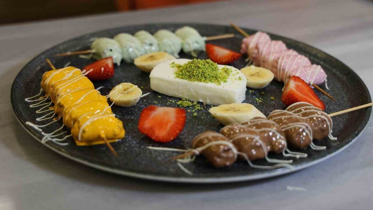 Zeynep Usta'nın 'Çöp Şiş Katmeri' Adanalılardan Yoğun Talep Görüyor