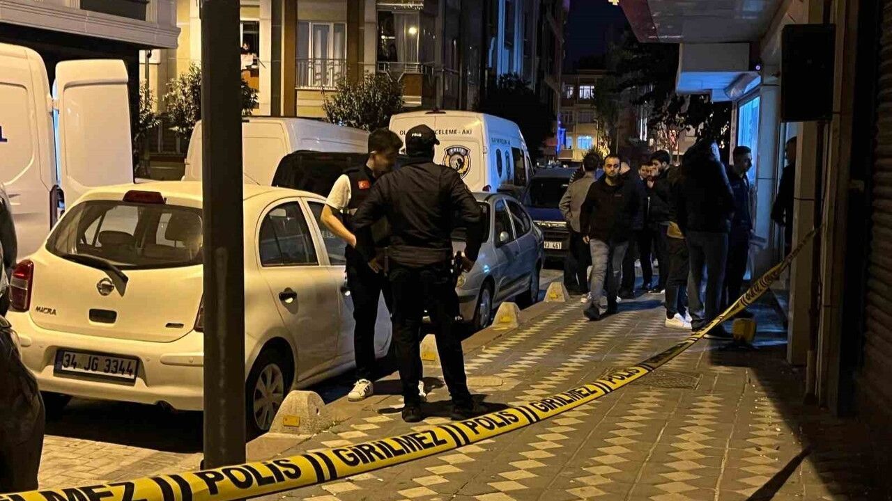 Zeytinburnu'da silahlı saldırıda yaşamını yitiren Fatih Avcı ve Ümit Özer'in cenazesi Adli Tıp'tan alındı