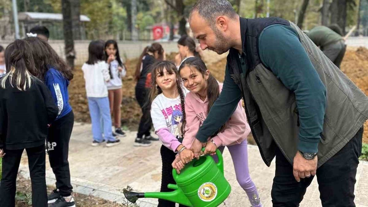 Zonguldak’ta Üzülmez İlkokulu'nda Köklerden Geleceğe Nefes Kapsamında Fidan Dikimi