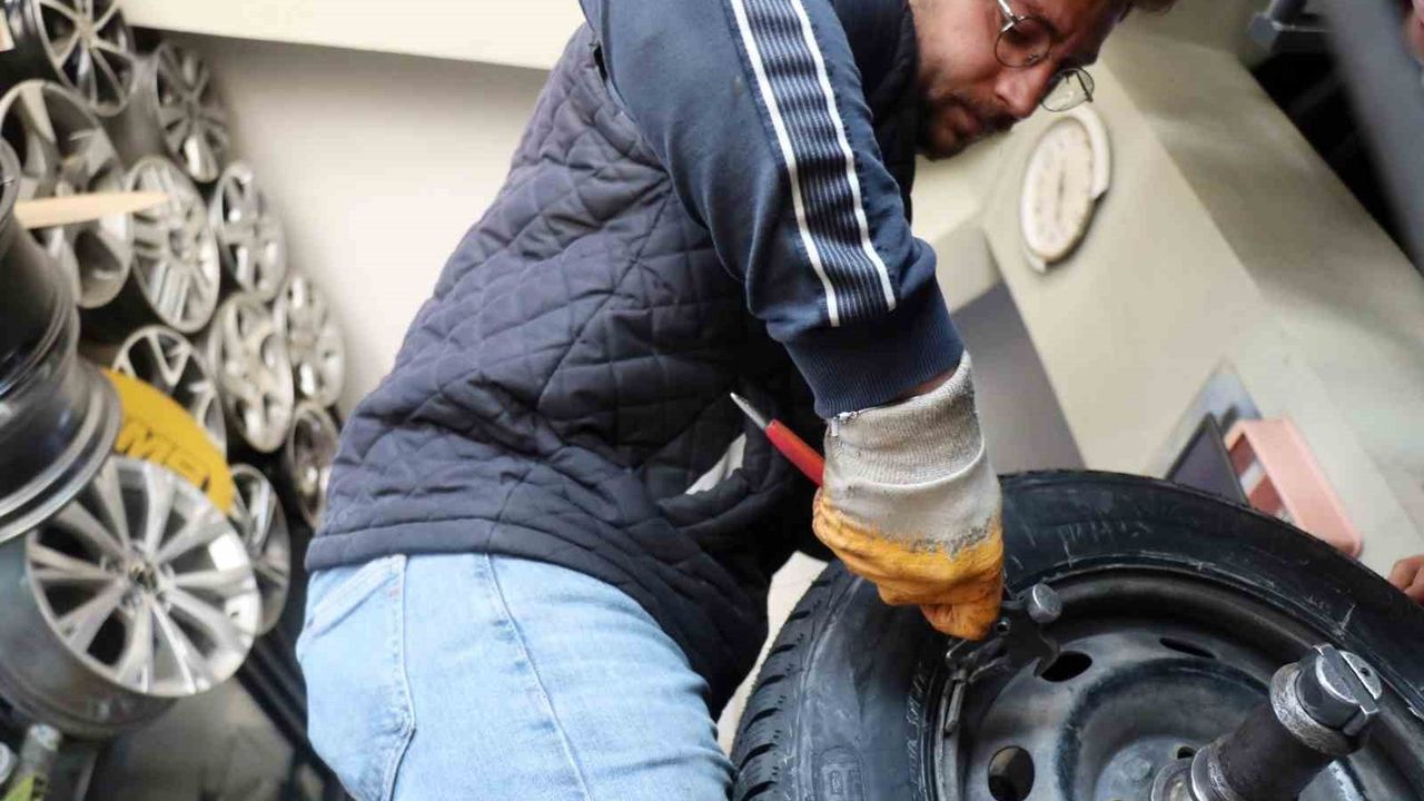 Zorunlu kış lastiği uygulaması başladı: Ticari araçlarda 15 Kasım-15 Nisan zorunluluğu ve 5.856 TL ceza