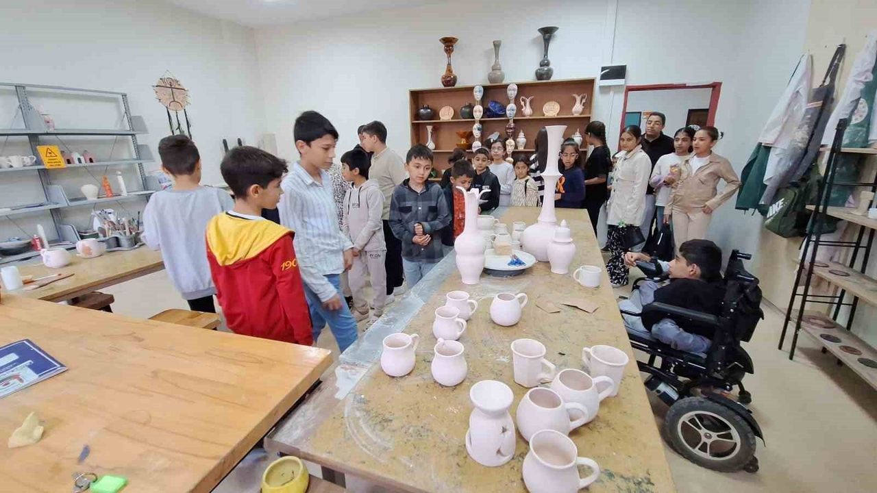 Zübeyde Demirkol Gençlik Merkezi Kursiyerleri Engelliler Koordinasyon ve Yaşam Merkezi'ni Ziyaret Etti