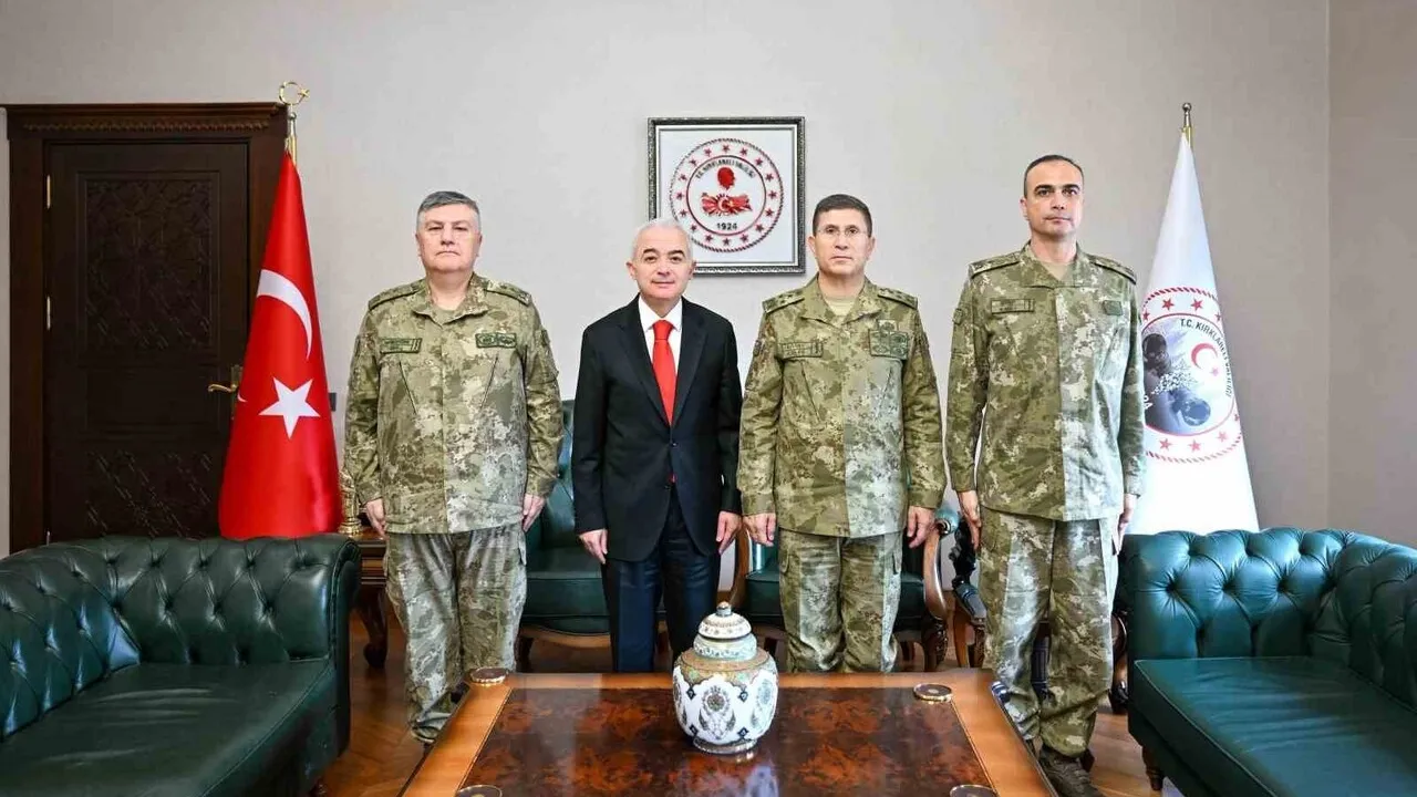 1. Ordu Komutanı Ersay, Kırklareli Valisi Uğur Turan’ı Makamında Ziyaret Etti