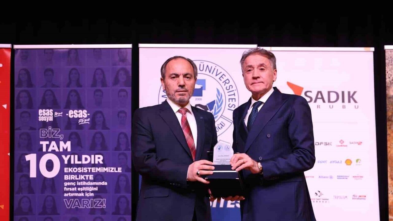 11. İş Dünyasında Hedef: Girişimcilik ve Liderlik Programı PAÜ'de profesyonelleri gençlerle buluşturdu