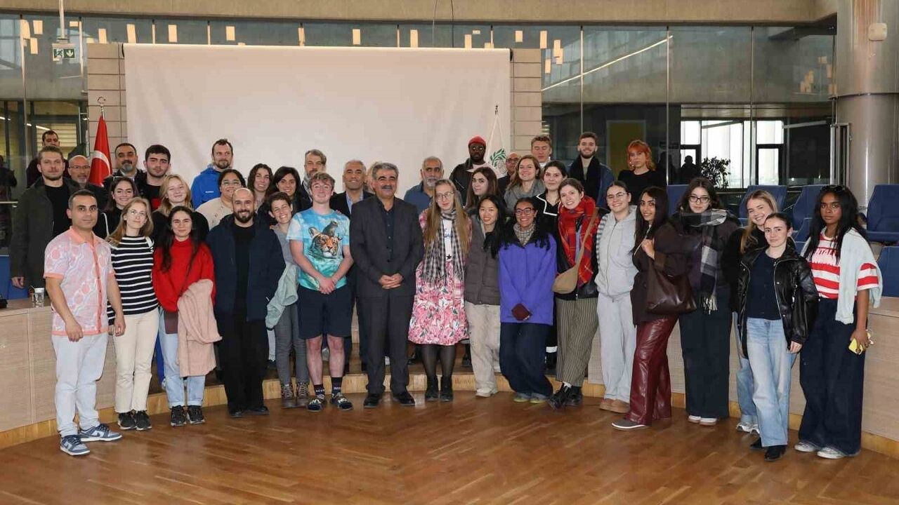 13 AB Ülkesi Gençleri Erasmus+ Projesi Kapsamında Diyarbakır ve Yenişehir Belediyesi'ni Gezdi