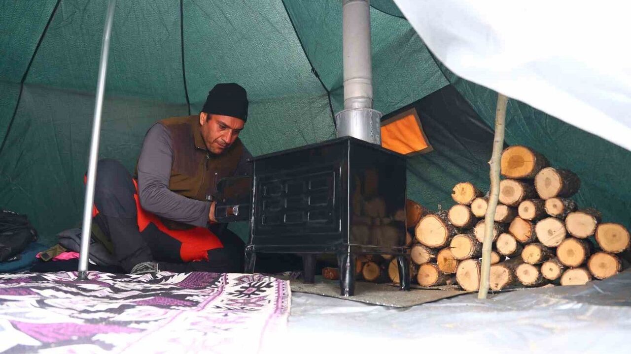 15 yıllık coğrafya öğretmeni Emrah Turhan, kamp ve bisikletle doğa eğitimini yaygınlaştırıyor