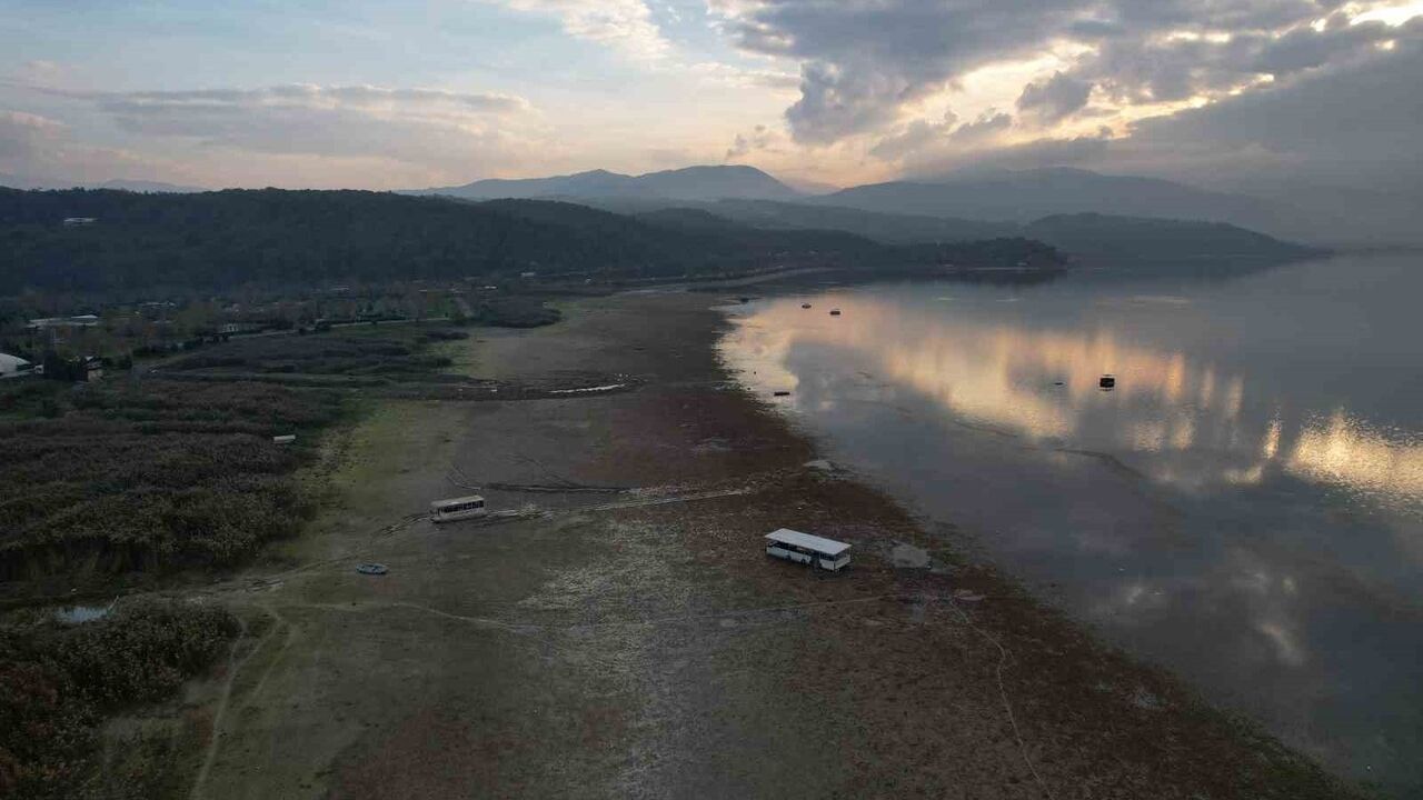 16 ilçenin muhtarlarından Sapanca Gölü çağrısı: 'Sanayinin değil yaşamın kaynağıdır'